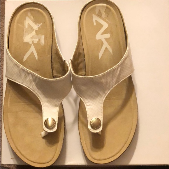 anne klein thong sandals